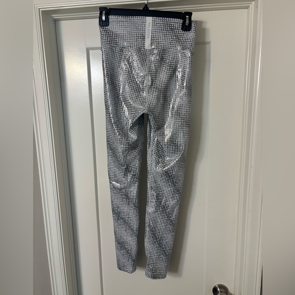 Peloton silver & white print leggings - Picture 3 of 3